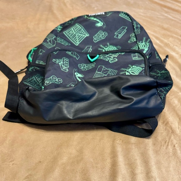 2021 Fortnite Amplify Backpack Loot Llama 18" Green and Black - Picture 3 of 9
